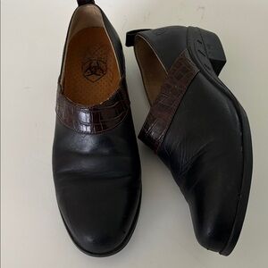 VGuC Ariat Slip On Clogs Black leather Sz 8.5